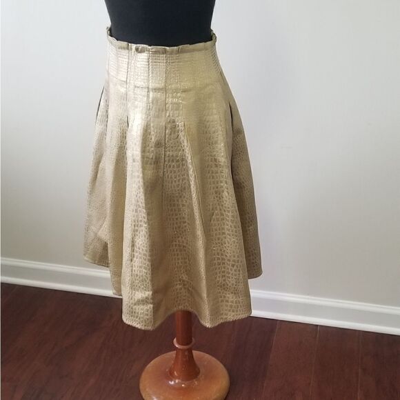 Gold Skater Skirt Sz Medium - Picture 4 of 8
